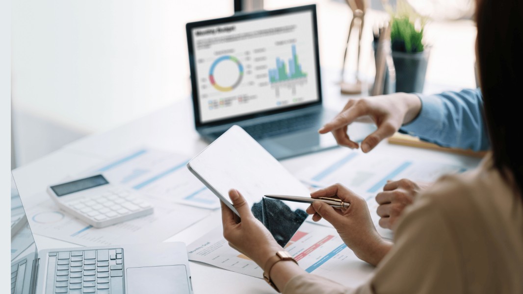Monoline and Stair-Step Plan Software: Two Legacy Compensation Models Explained